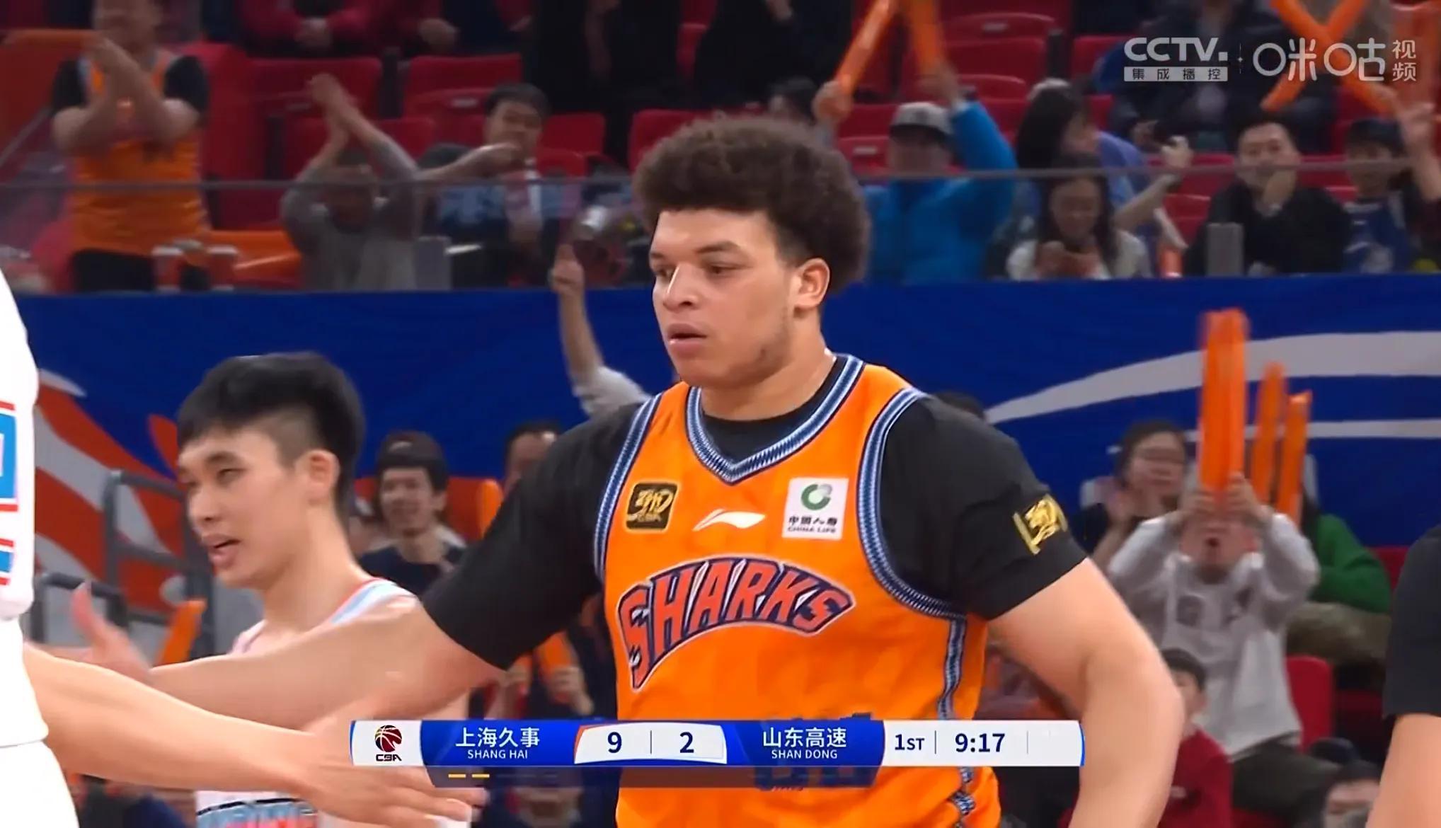 包含赛场焦点：关注本月最火爆的球员表现的词条